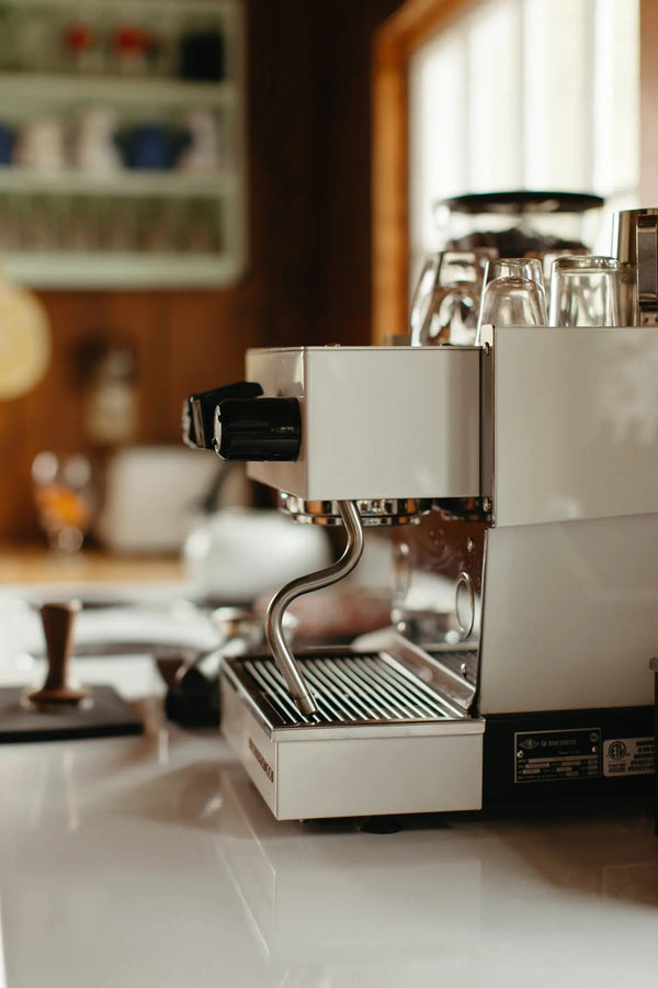 Espresso machine group head pulling a shot at Fábrica Coffee Roasters